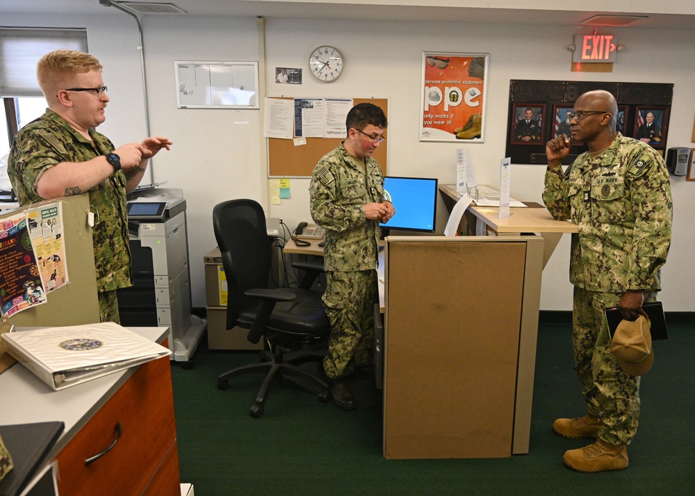 Fleet Master Chief Don Davis visits Naval Base Kitsap - Bangor