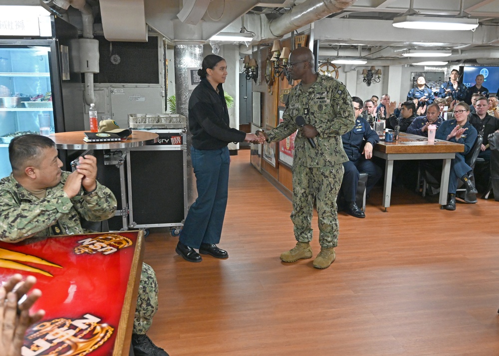 Fleet Master Chief Don Davis visits USS Ronald Reagan (CVN 76)