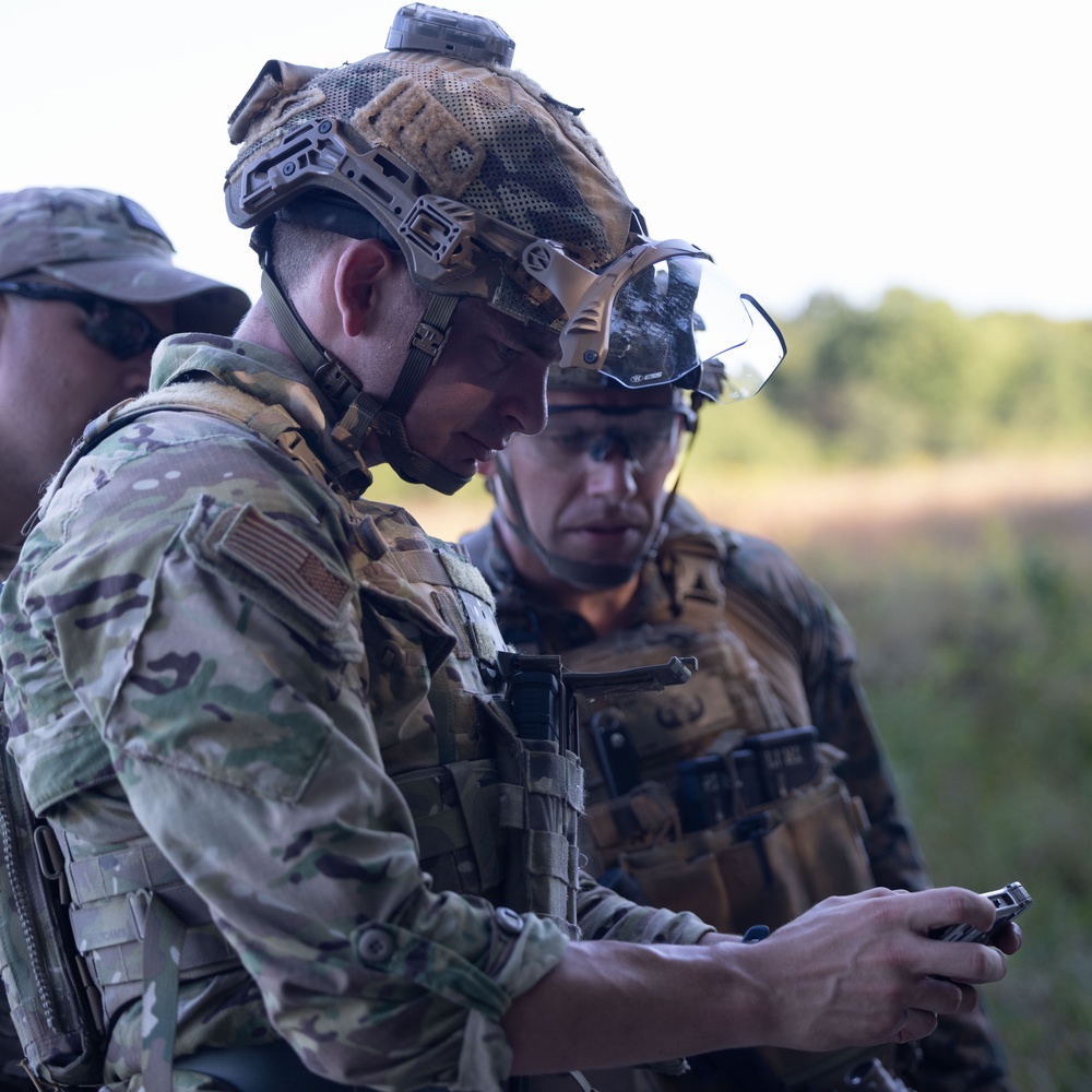 MCAS Cherry Point EOD Conducts Joint Training with 123d EOD