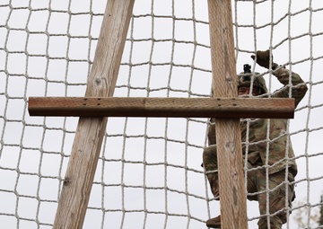 U.S. Soldier Descends Net Ladder in Best Medic Competition