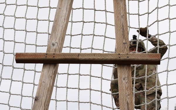 U.S. Soldier Descends Net Ladder in Best Medic Competition