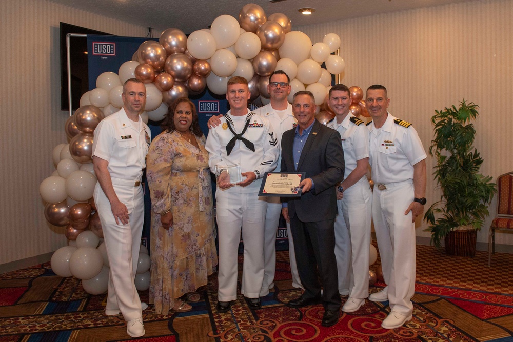 DVIDS Images USO 2024 Salute to Service Award [Image 5 of 7]