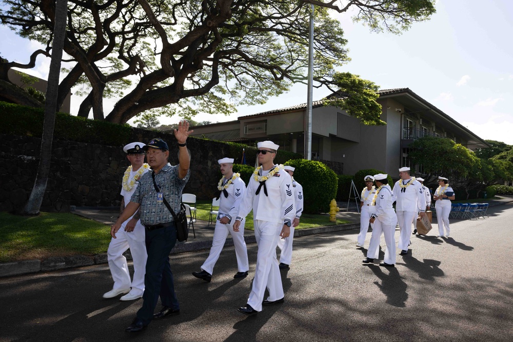 USS Chung-Hoon Sailors conduct Namesake visit to Punahou School