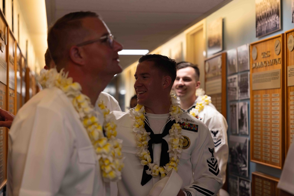 USS Chung-Hoon Sailors conduct Namesake visit to Punahou School