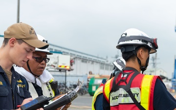 USS Blue Ridge Conducts Fire Fighting Drill