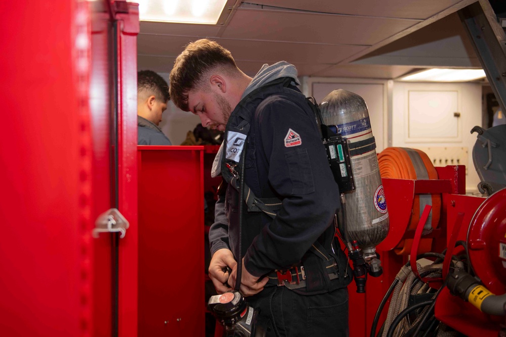 Blue Ridge Sailors Participate In Firefighting Drill