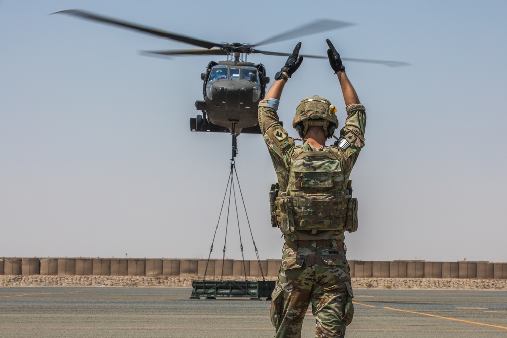 U.S. Soldiers conduct sling load operations to build readiness