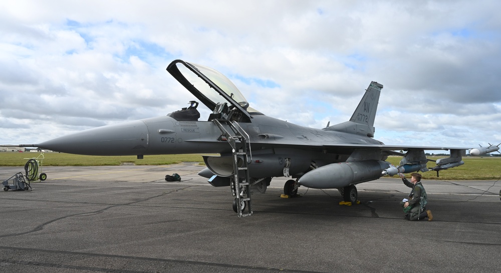 Triple Nickel, Buzzards F-16s ready at RAF Mildenhall for Cobra Warrior