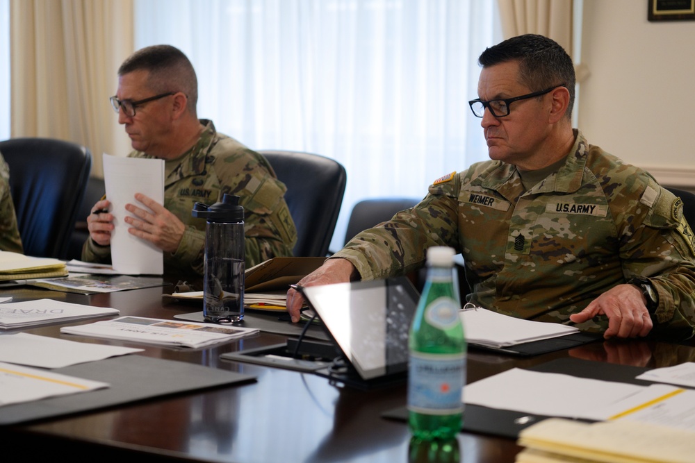 HON Jacobson and SMA hold a Senior NCO council