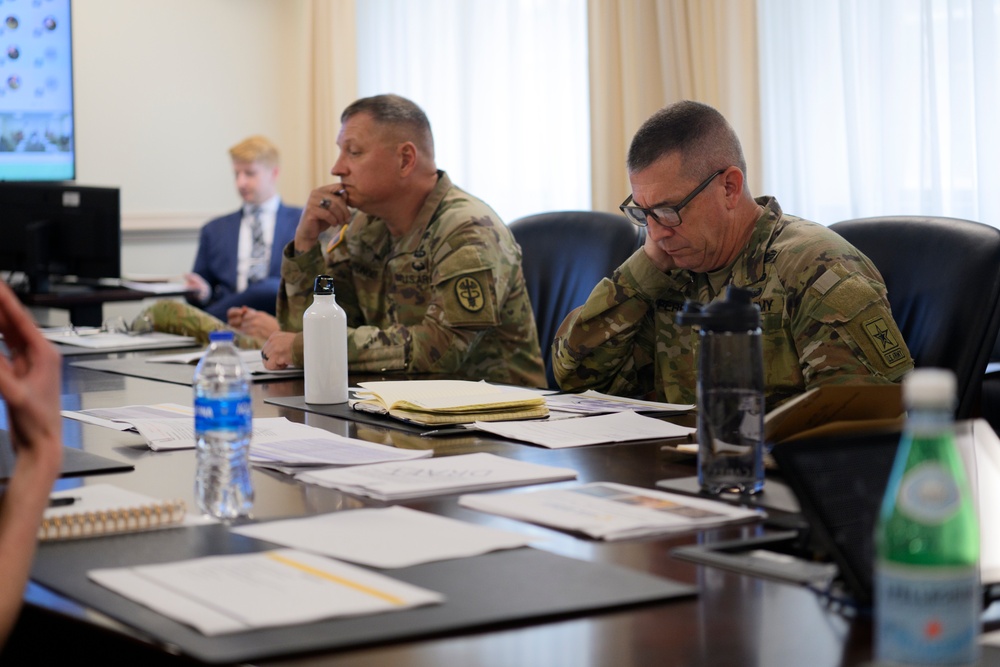 HON Jacobson and SMA hold a Senior NCO council
