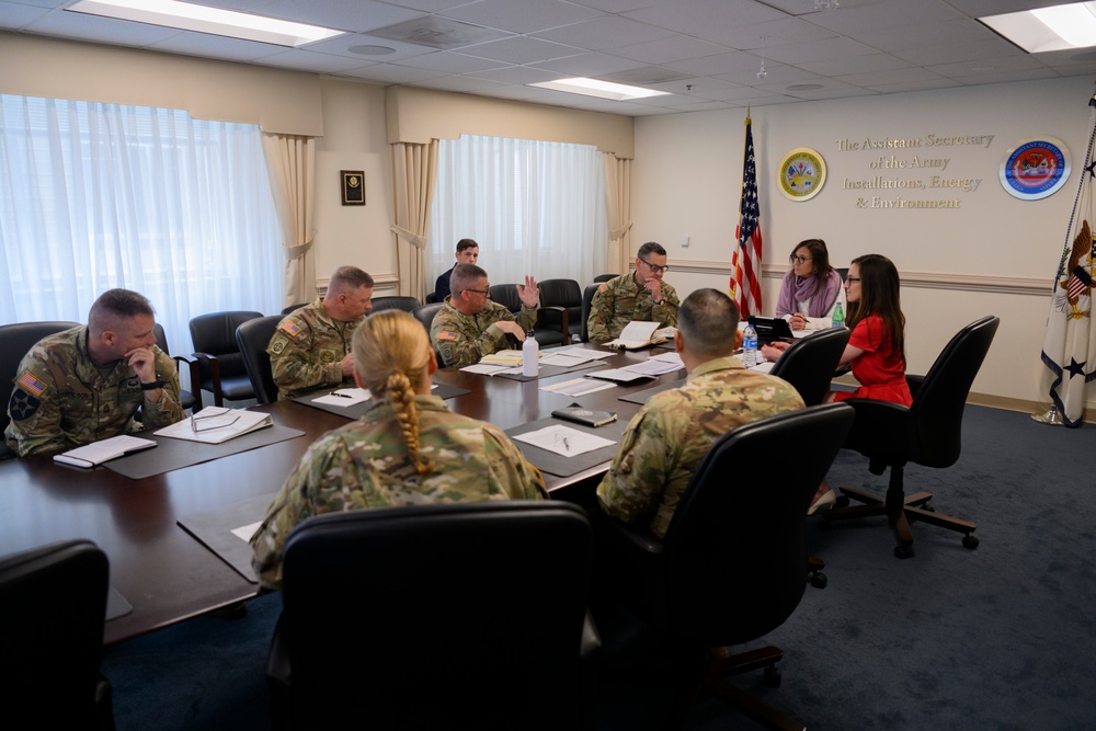 HON Jacobson and SMA hold a Senior NCO council