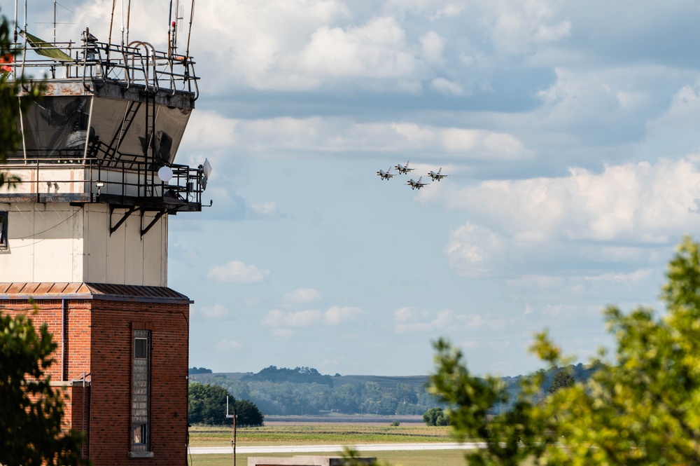 Thunderbirds Headline Air Show