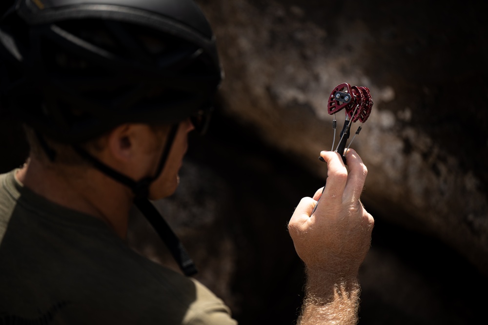 US Green Berets Perform Alpine/Mountaineer Ascension Refresher Training