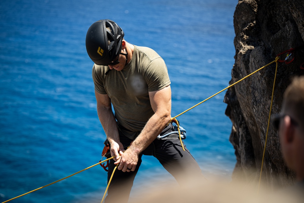 US Green Berets Perform Alpine/Mountaineer Ascension Refresher Training