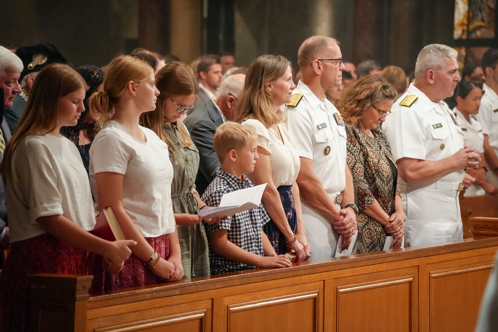 Navy Chief of Chaplains and Chaplain of the Marine Corps attend Father Capodanno Memorial Mass