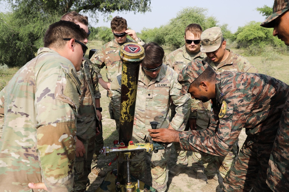 DVIDS - Images - U.S. and Indian Soldiers compete in dry-fire mortar ...