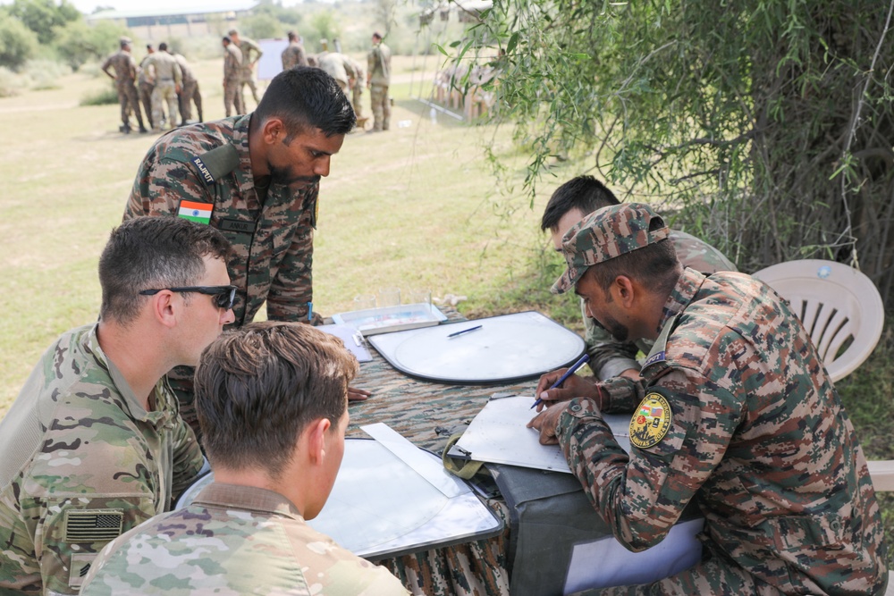 U.S. and Indian Soldiers compete in dry-fire mortar drills