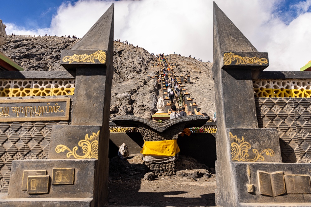 What’s it like to hike up an Indonesian volcano? An Army engineer’s experience