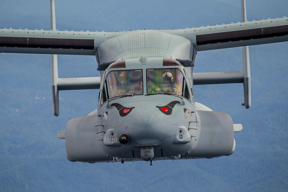 VMM-163 and VMGR-352 conduct deployment for training