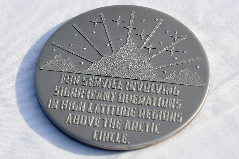 CNO awards Artic Service Medal to crew of USS Indiana (SSN 789)