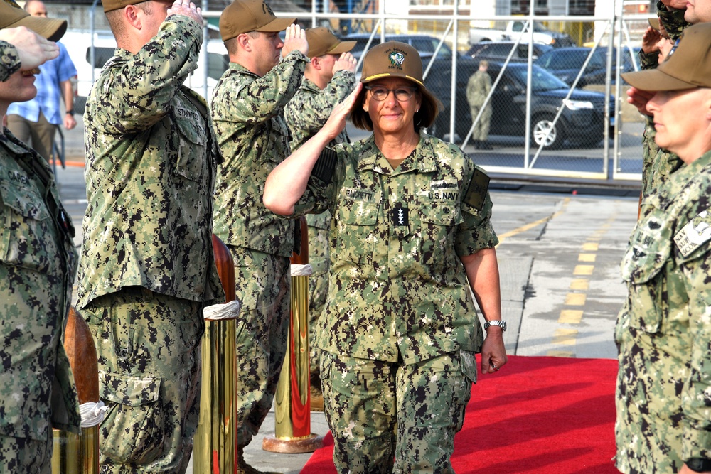 CNO awards Artic Service Medal to crew of USS Indiana (SSN 789)