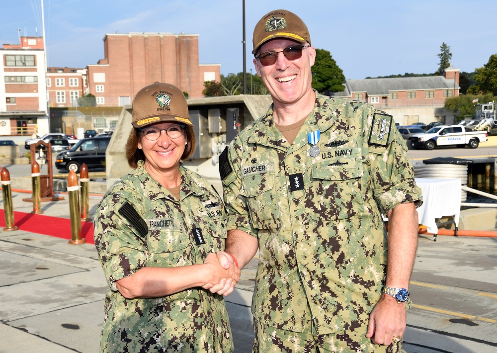 CNO awards Artic Service Medal to crew of USS Indiana (SSN 789)