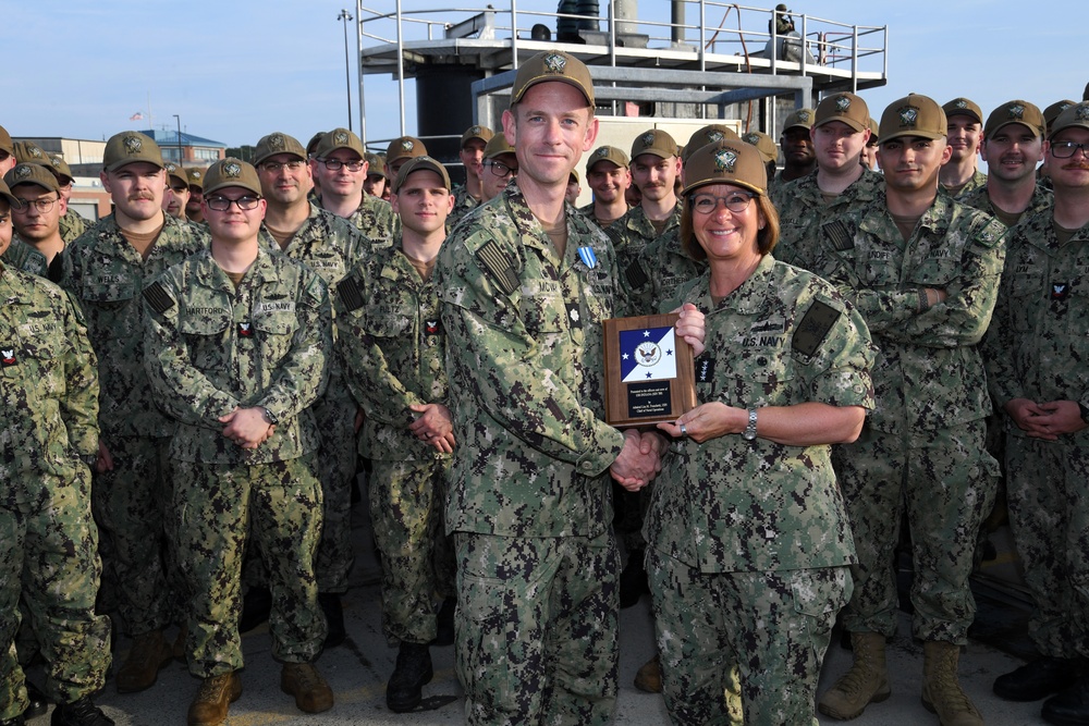 CNO awards Artic Service Medal to crew of USS Indiana (SSN 789)