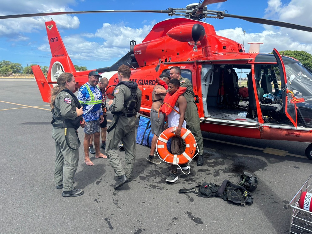 U.S. Coast Guard rescues 3 fishermen after vessel sinks off Honolulu