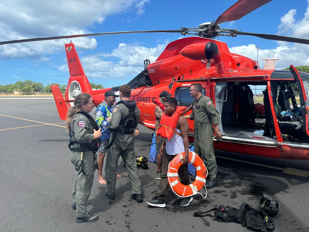 U.S. Coast Guard rescues 3 fishermen after vessel sinks off Honolulu 