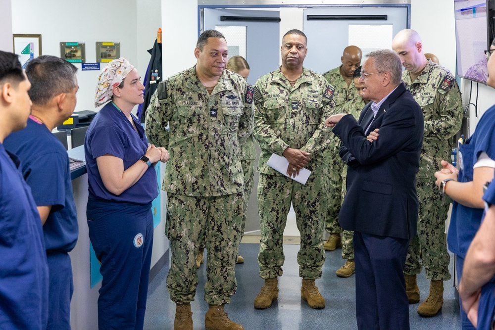 Assistant Secretary of Defense for Health Affairs Visits USNMRTC Yokosuka