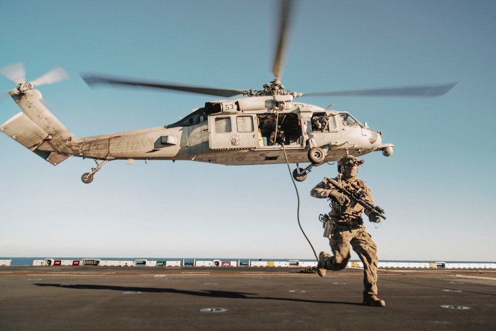 15th MEU Recon Company Conducts VBBS in Tsushima Strait