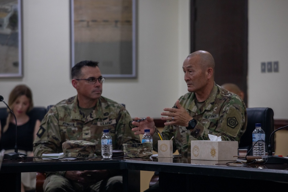 34th DSB Commander and senior leaders meet with Kuwaiti police chief [Photo 3 of 6]