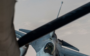 International F-16s refuel during Exercise Ballast Cannon