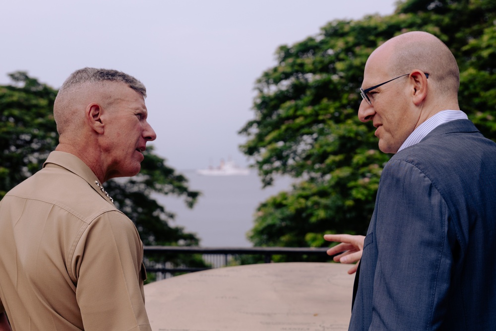 U.S. Commandant, Gen. Smith, Visits the Philippines
