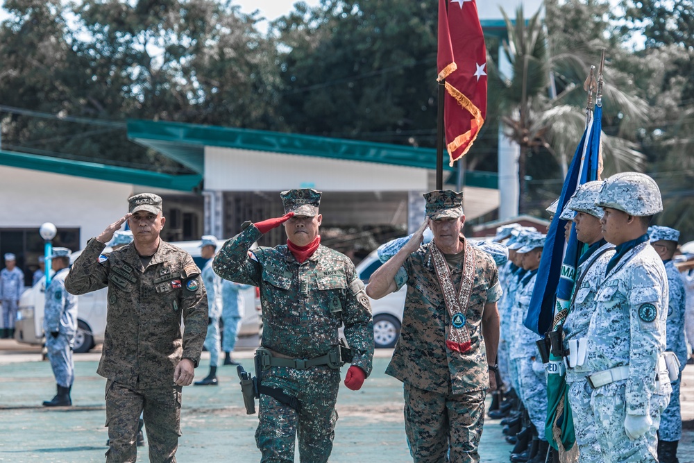 U.S. Commandant, Gen. Smith, Visits the Philippines