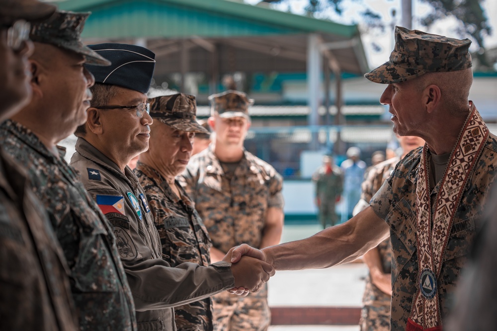 U.S. Commandant, Gen. Smith, Visits the Philippines