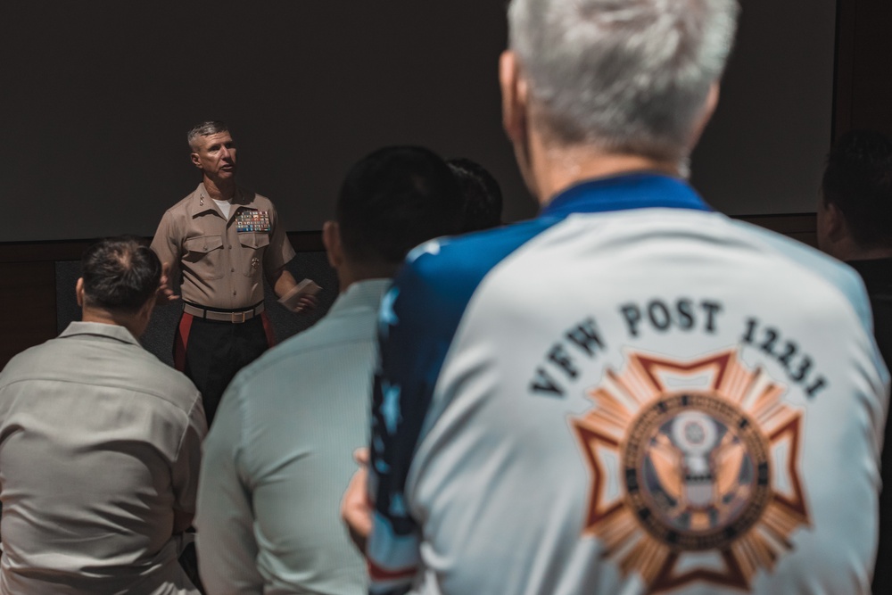 U.S. Commandant, Gen. Smith, Visits the Philippines