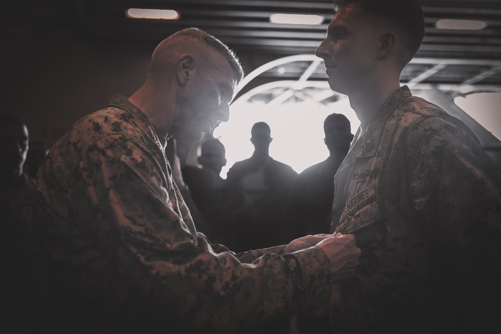 U.S. Commandant, Ge. Smith, Visits 31st MEU