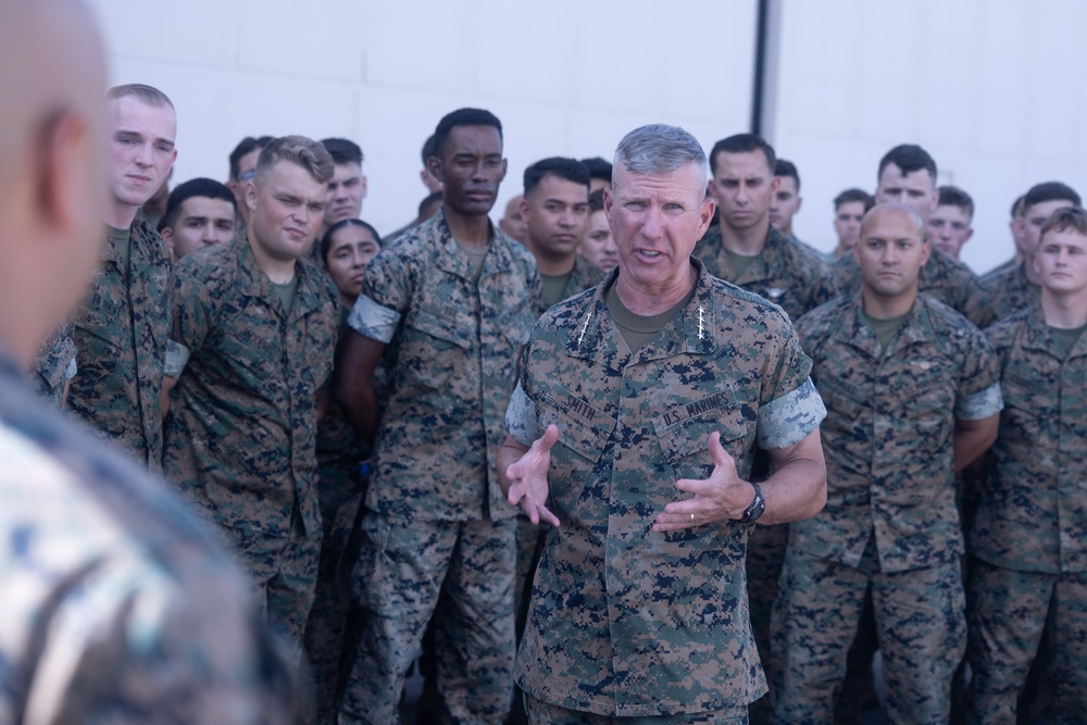 Commandant, Gen. Smith, Visits Marine Forces Pacific