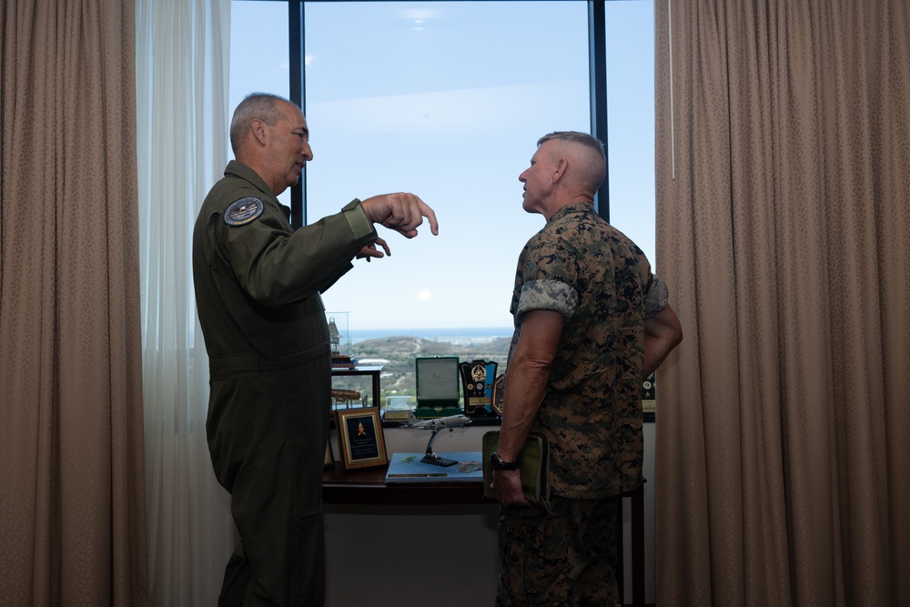 Commandant, Gen. Smith, Visits Marine Forces Pacific