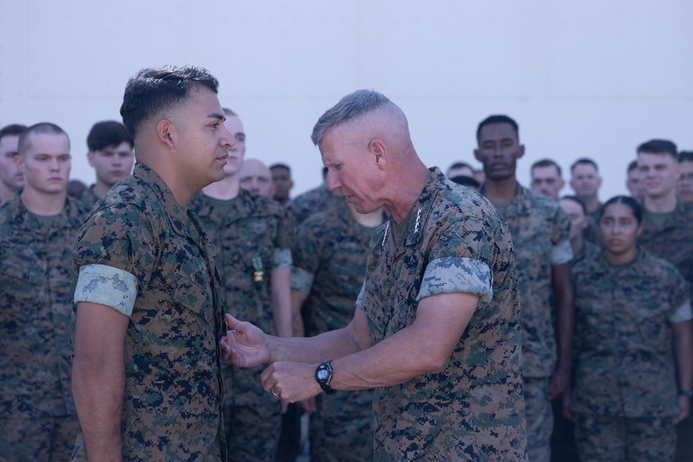 Commandant, Gen. Smith, Visits Marine Forces Pacific
