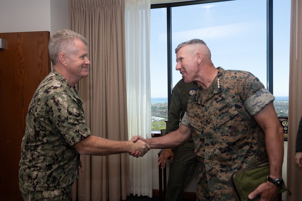 Commandant, Gen. Smith, Visits Marine Forces Pacific