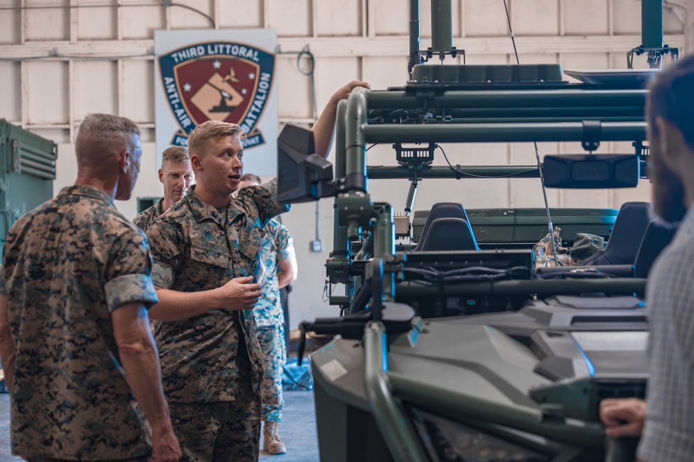 Commandant, Gen. Smith, Visits Marine Forces Pacific