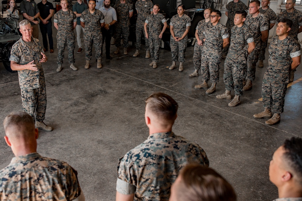 Commandant, Gen. Smith, Visits Marine Forces Pacific