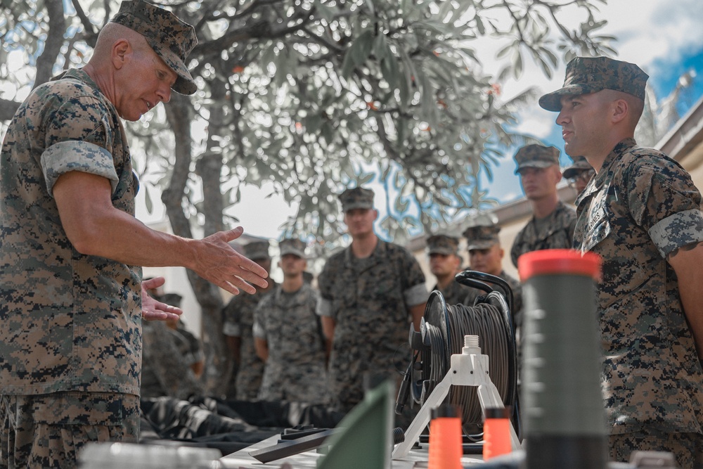 Commandant, Gen. Smith, Visits Marine Forces Pacific