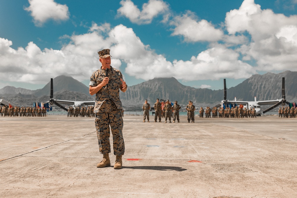 Commandant, Gen. Smith, Visits Marine Forces Pacific