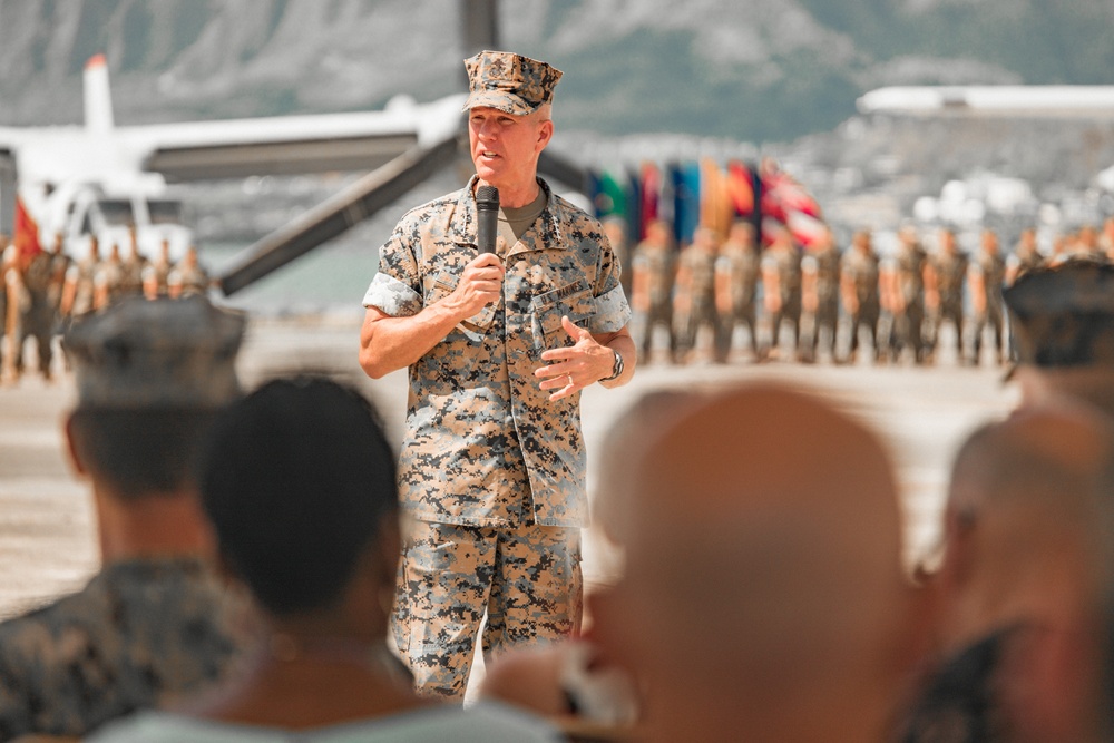 Commandant, Gen. Smith, Visits Marine Forces Pacific