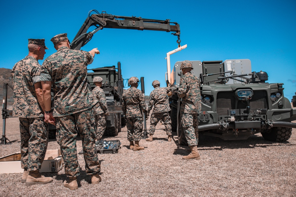 Commandant, Gen. Smith, Visits Marine Forces Pacific