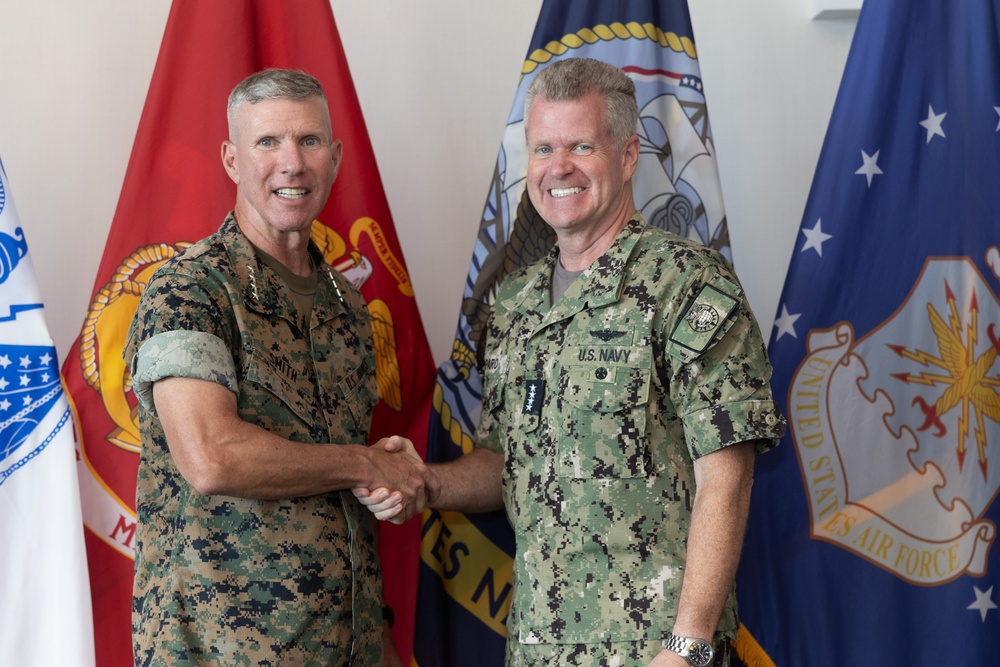 Commandant, Gen. Smith, Visits Marine Forces Pacific
