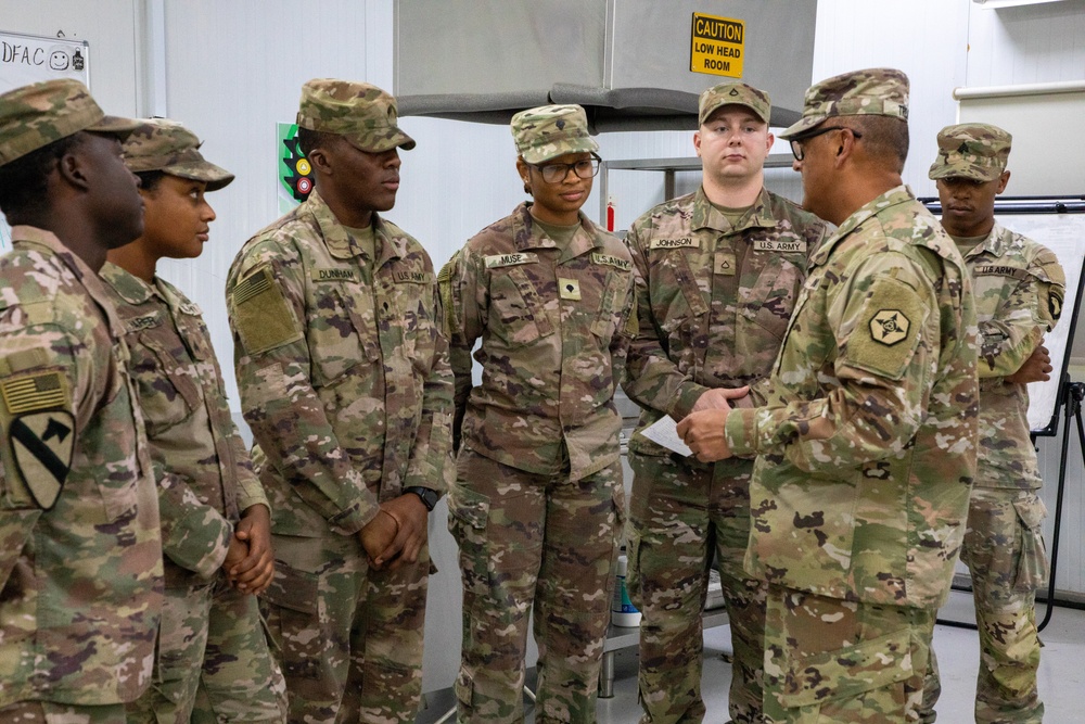 CSMs Richardson and Trejo recognize Soldiers during battlefield circulation [Photo 6 of 8]